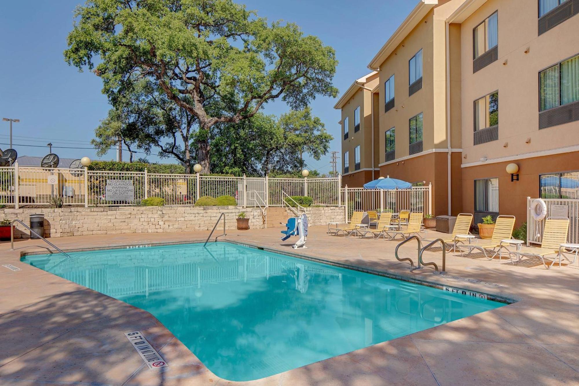 Fairfield Inn & Suites By Marriott San Antonio Seaworld / Westover Hills Eksteriør billede